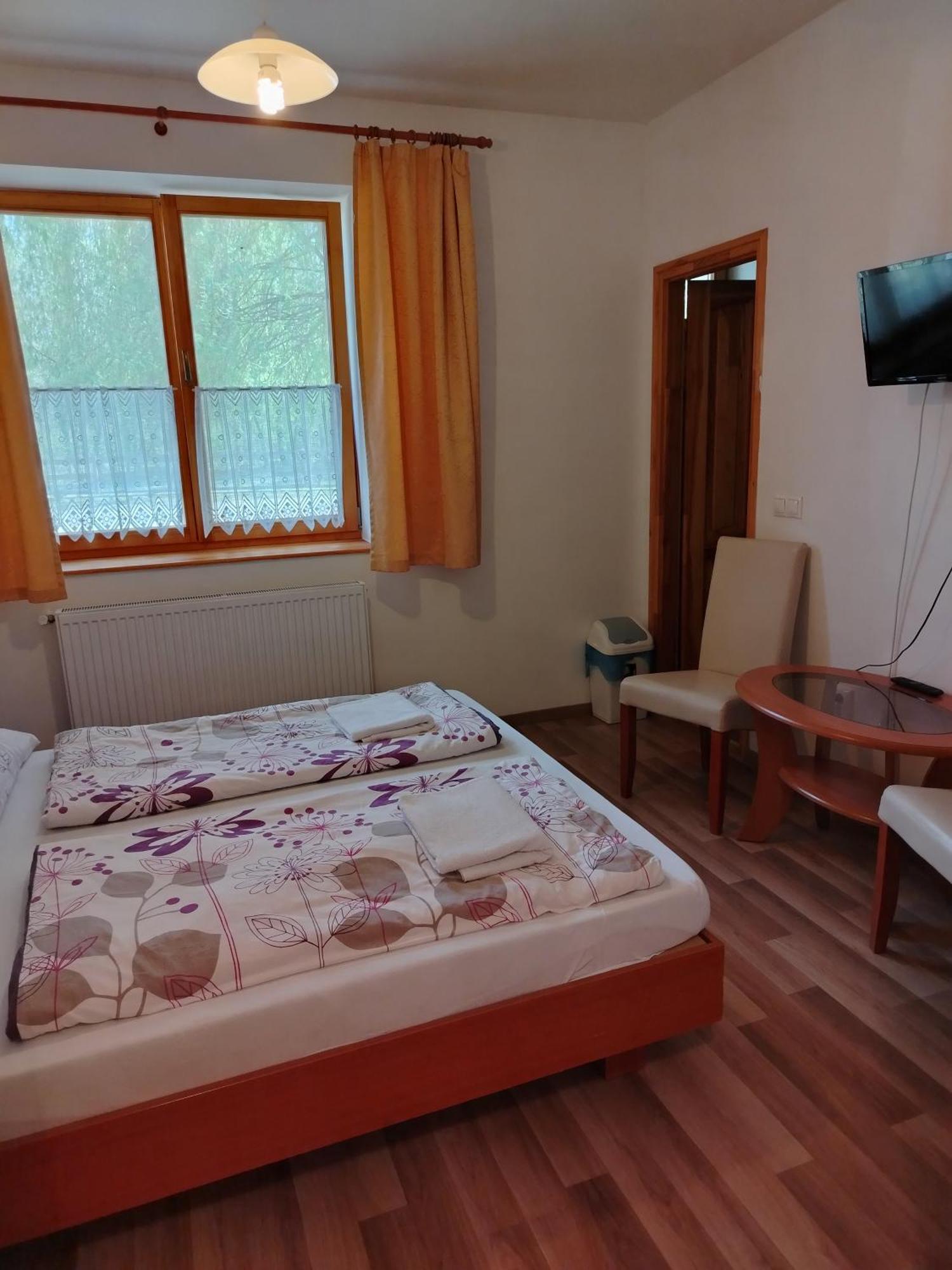 Akacliget Vendeghaz Es Major Hotell Ofeherto Exteriör bild