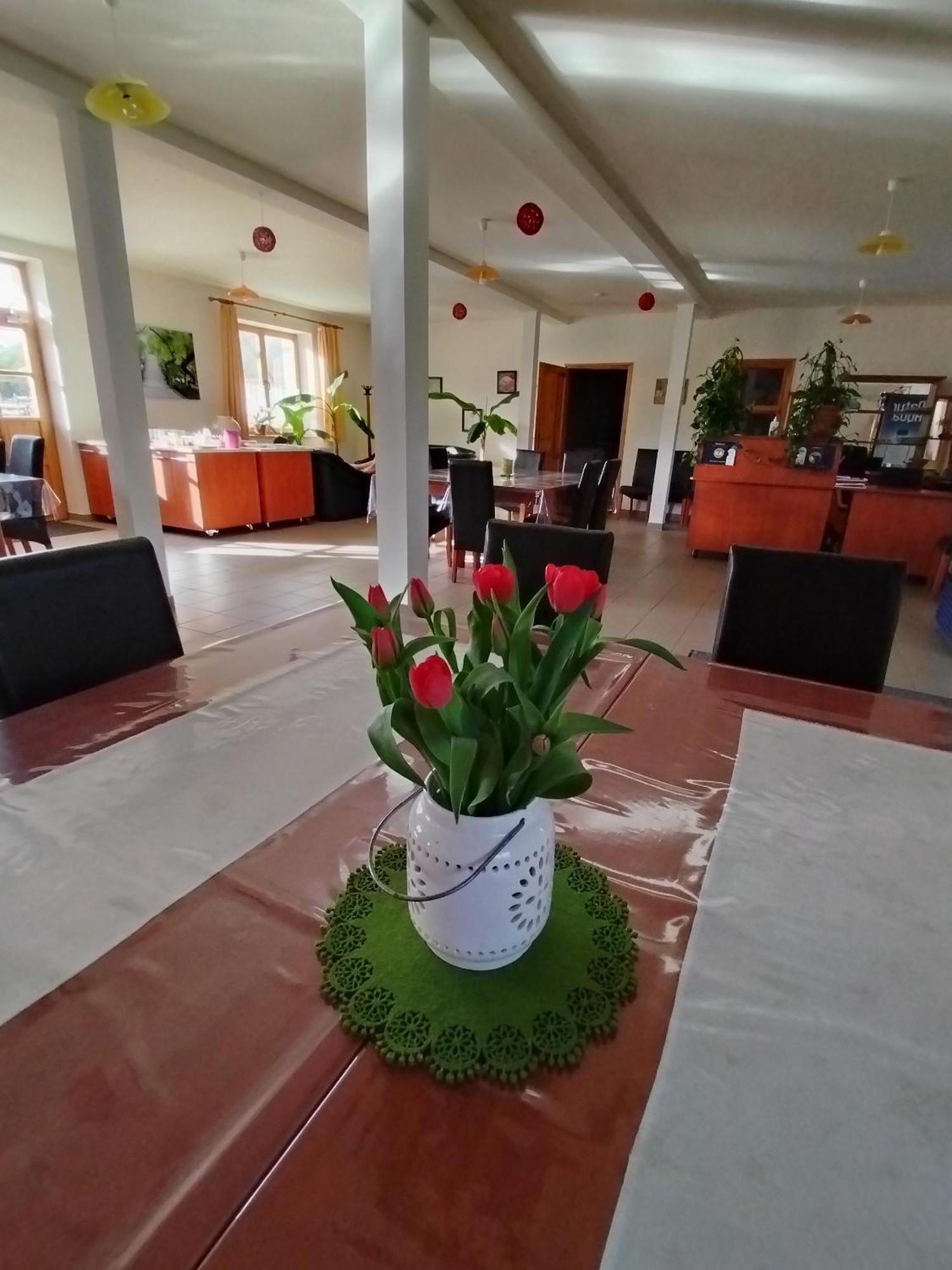 Akacliget Vendeghaz Es Major Hotell Ofeherto Exteriör bild