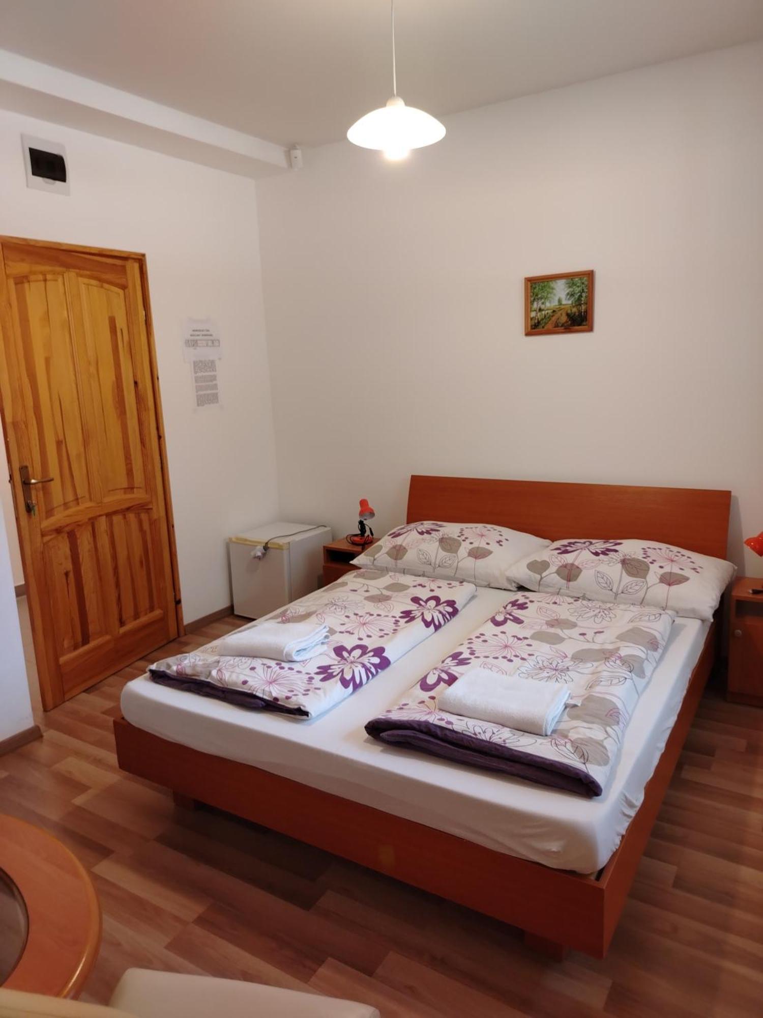 Akacliget Vendeghaz Es Major Hotell Ofeherto Exteriör bild