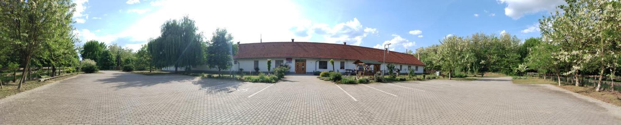 Akacliget Vendeghaz Es Major Hotell Ofeherto Exteriör bild
